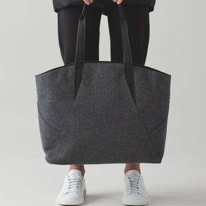 lululemon All Day Tote in Heathered Dark Grey